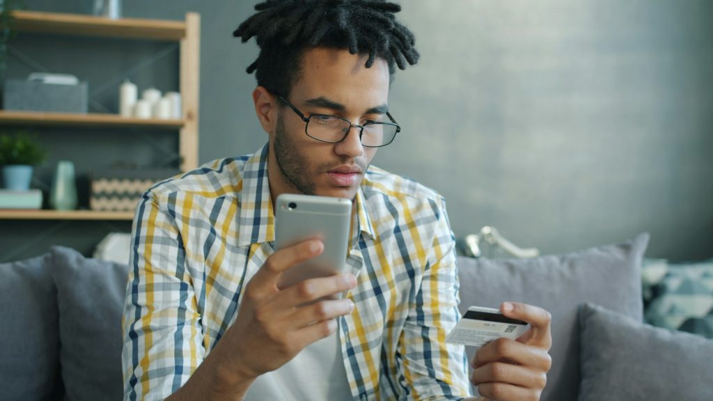 Ασφαλής online πληρωμή με κάρτα από κινητό
